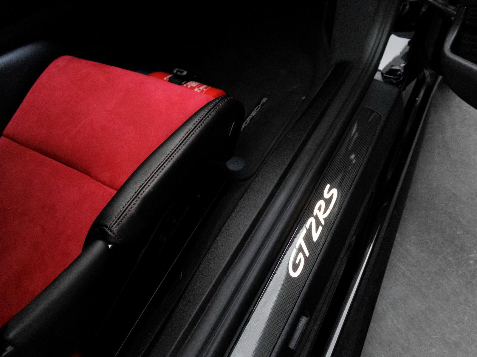 Used 2018 Porsche 911 GT2 RS image 37