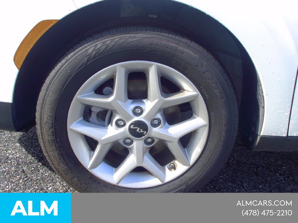 Used 2025 Kia Soul LX w/ LX Technology Package FWD image 17