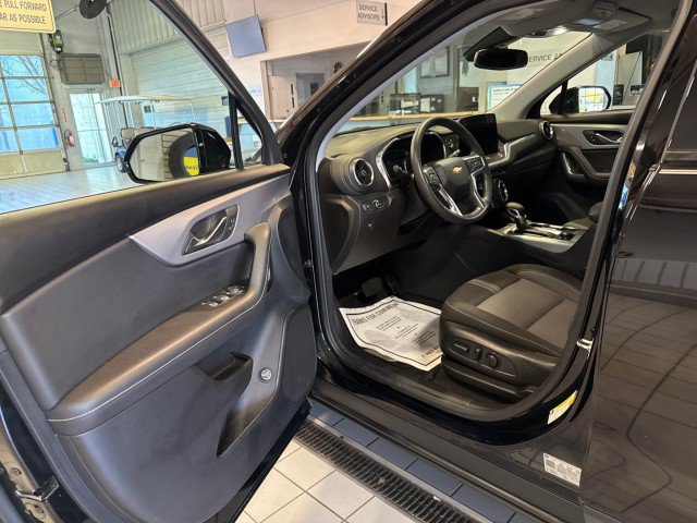 Used 2025 Chevrolet Blazer LT w/ Convenience Package FWD image 13