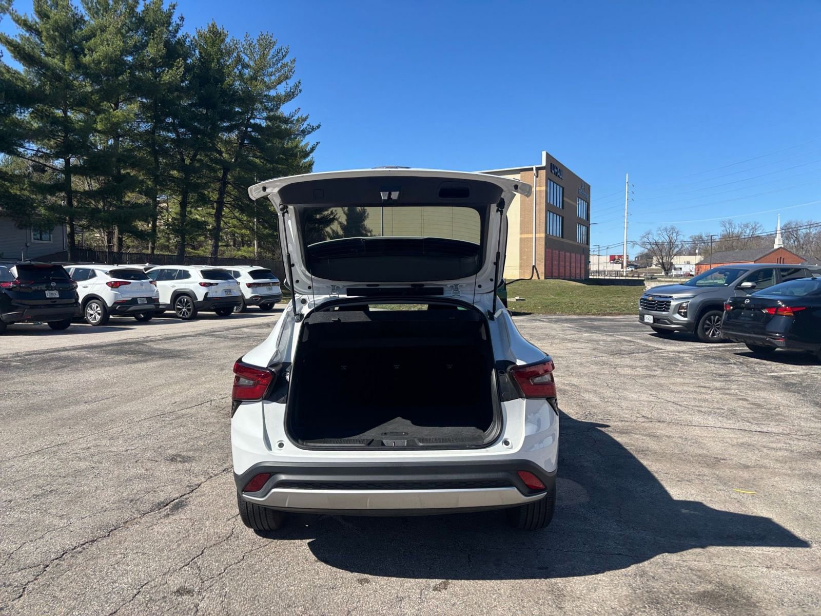 Used 2025 Chevrolet Trax LT w/ LT Convenience Package FWD image 30