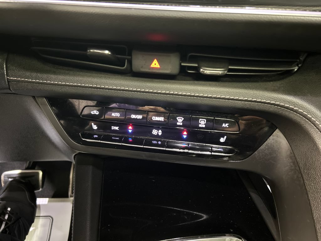 Used 2023 Buick Envision Essence w/ Sport Touring Package AWD/4WD image 19