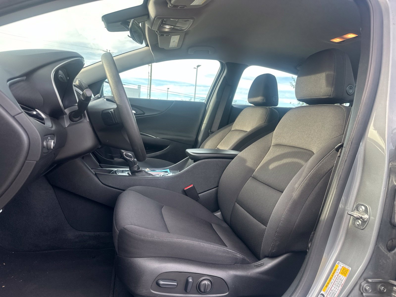Used 2025 Chevrolet Malibu LT FWD image 9