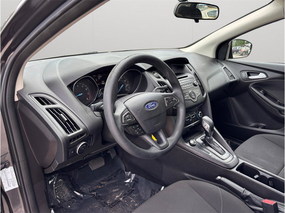 Used 2017 Ford Focus SE FWD image 6