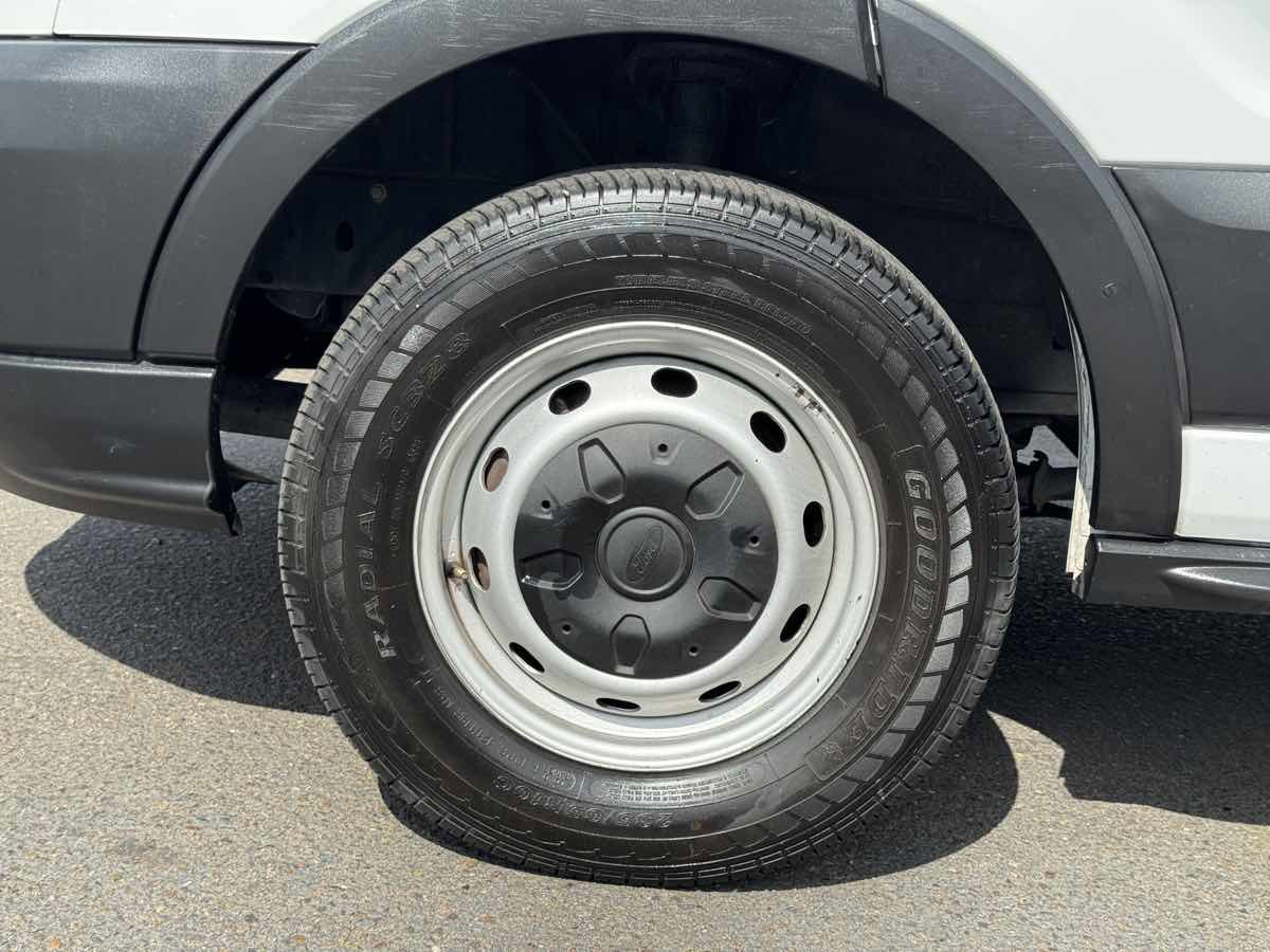 Used 2019 Ford Transit 250 130 Medium Roof RWD image 6