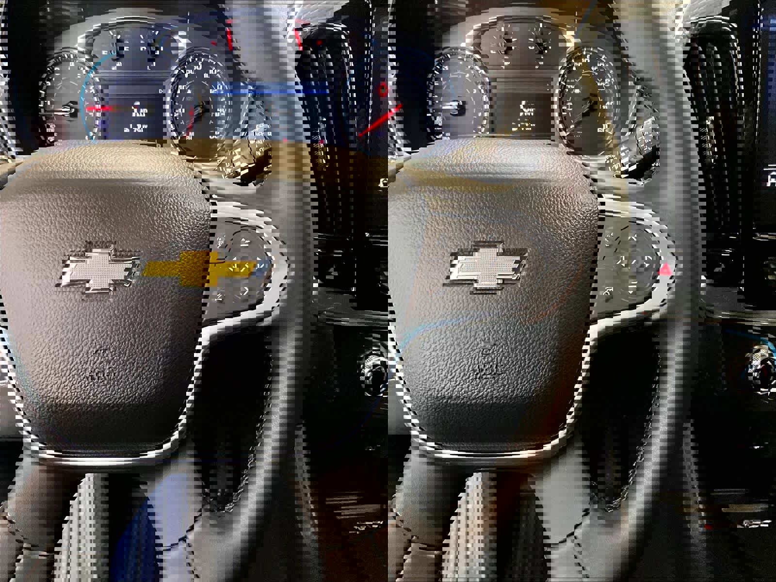 Used 2023 Chevrolet Traverse LT image 25