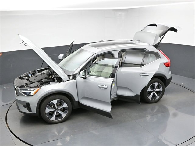 Used 2024 Volvo XC40 B5 Plus image 50