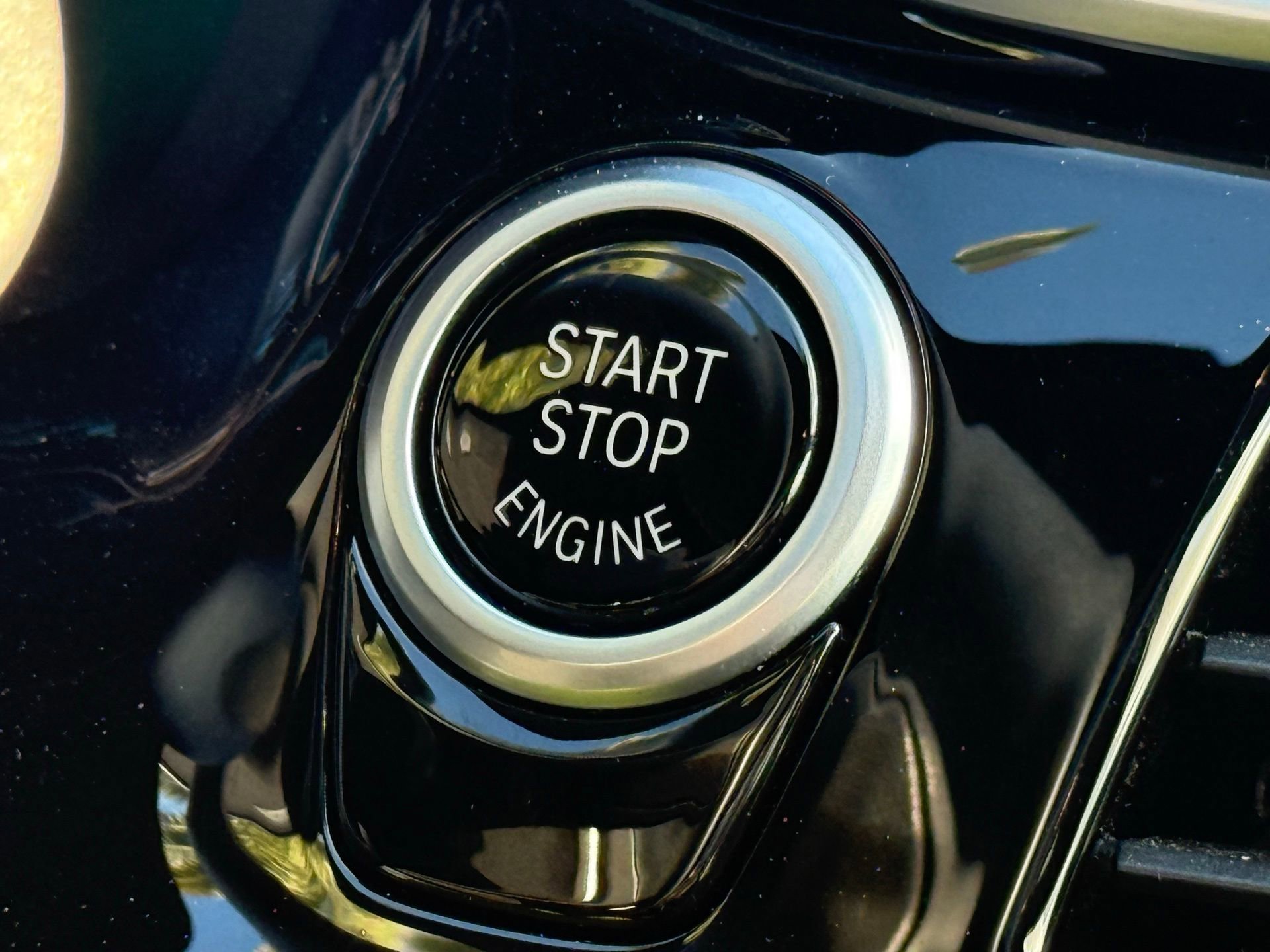 Used 2023 BMW 530e xDrive w/ Premium Package image 41