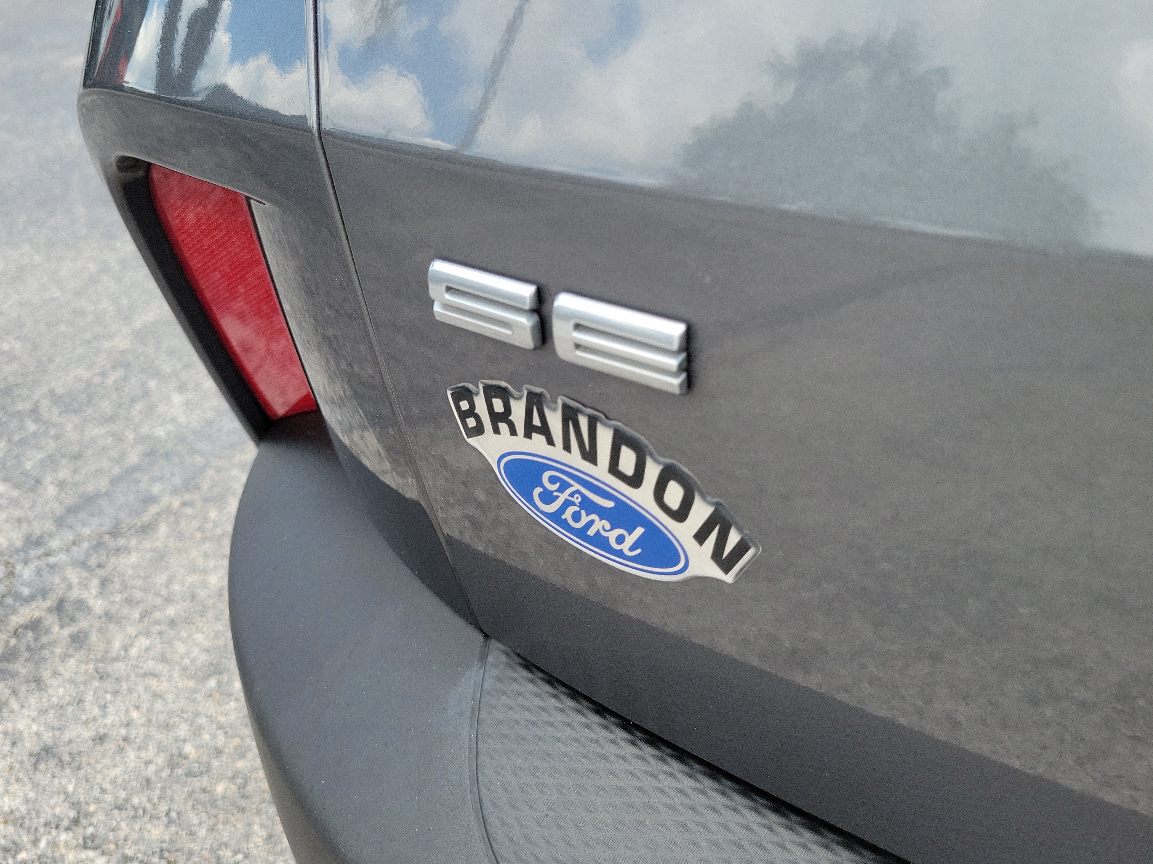 Certified 2021 Ford Escape SE w/ SE Sport Appearance Package FWD image 9