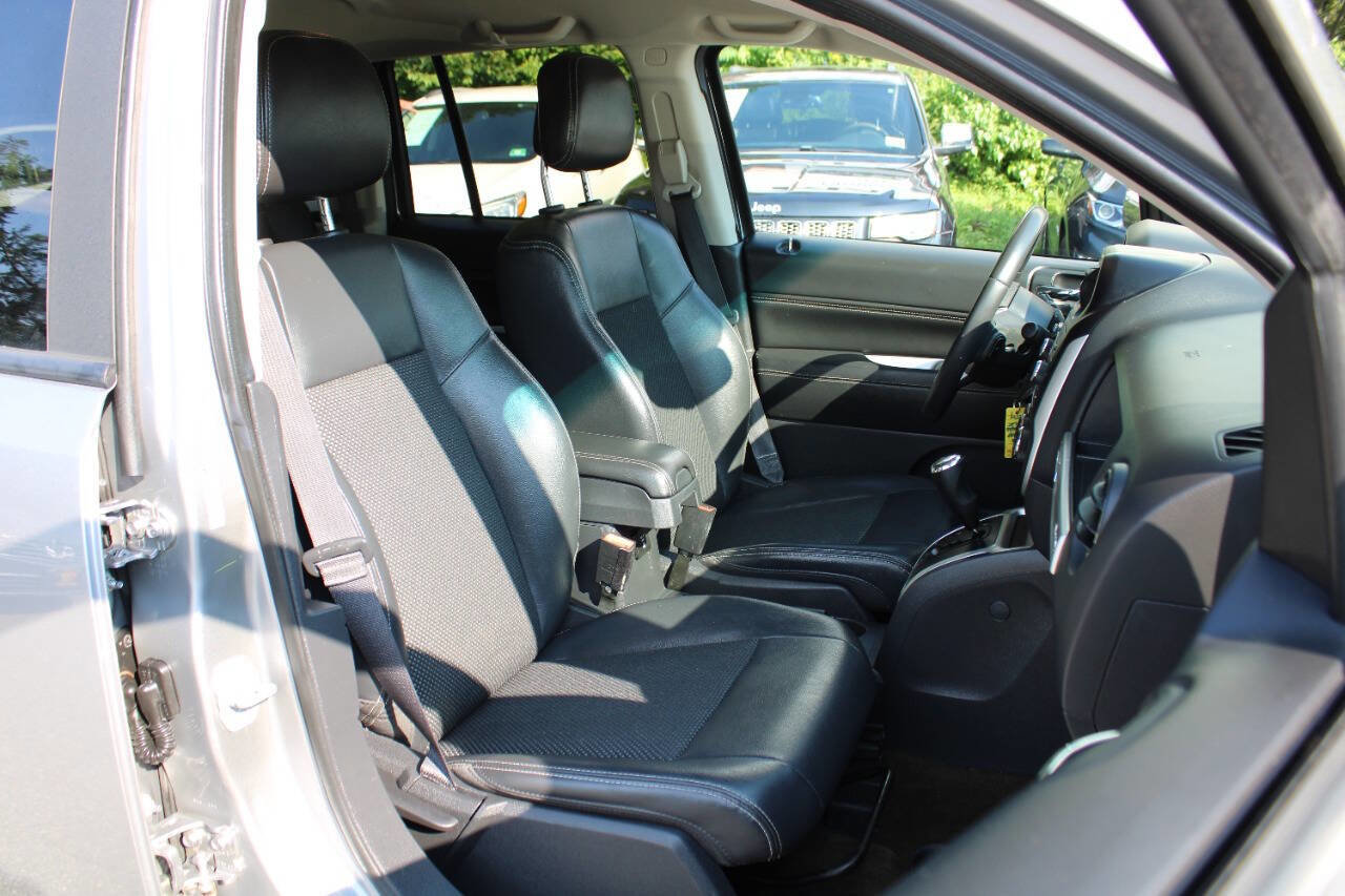 Used 2016 Jeep Compass Latitude image 30