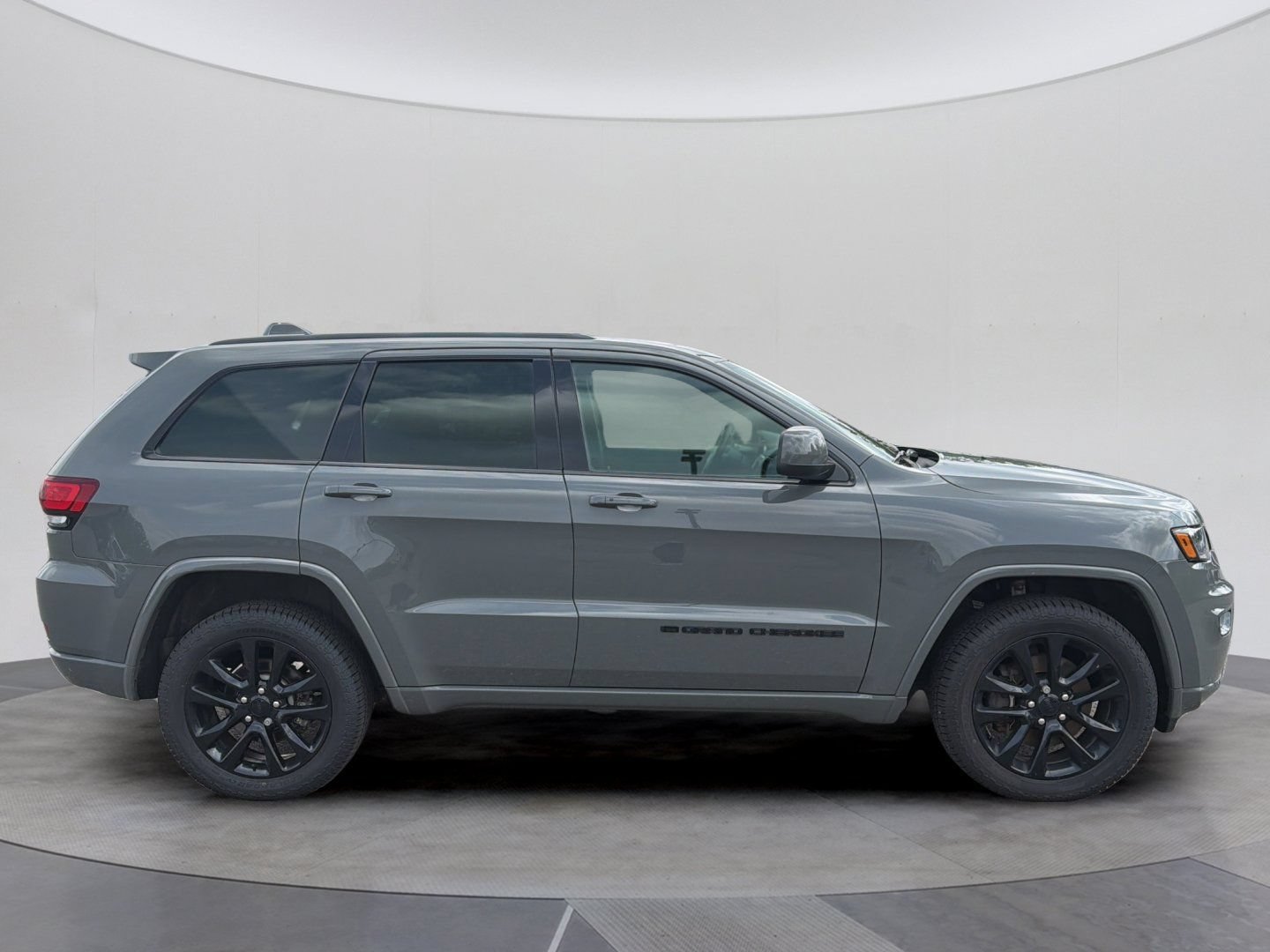 Used 2022 Jeep Grand Cherokee Laredo X AWD/4WD image 7