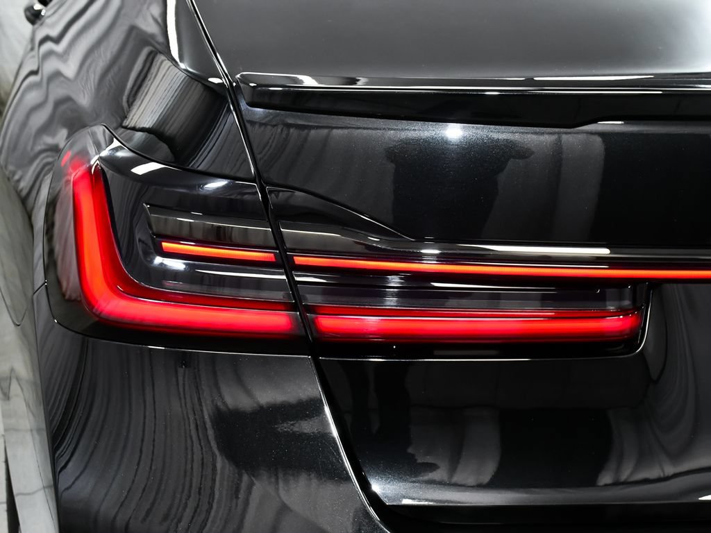 Used 2022 BMW M760i xDrive w/ Luxury Rear Seating Package AWD/4WD image 96