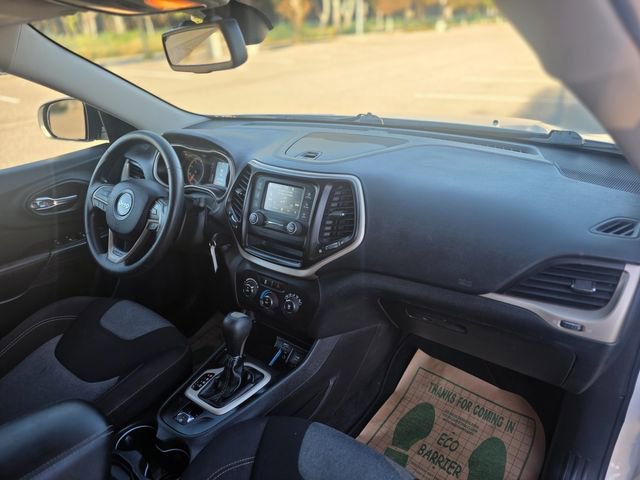 Used 2016 Jeep Cherokee Sport image 28