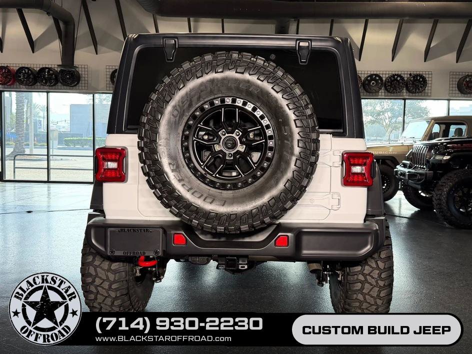 Used 2025 Jeep Wrangler Unlimited Rubicon AWD/4WD image 12