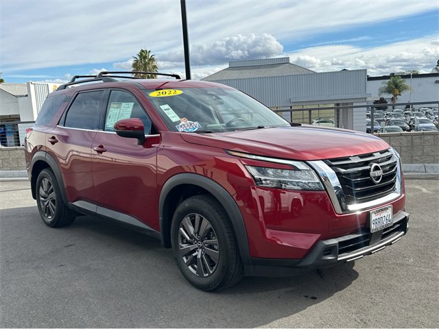 Used 2022 Nissan Pathfinder SV image 2