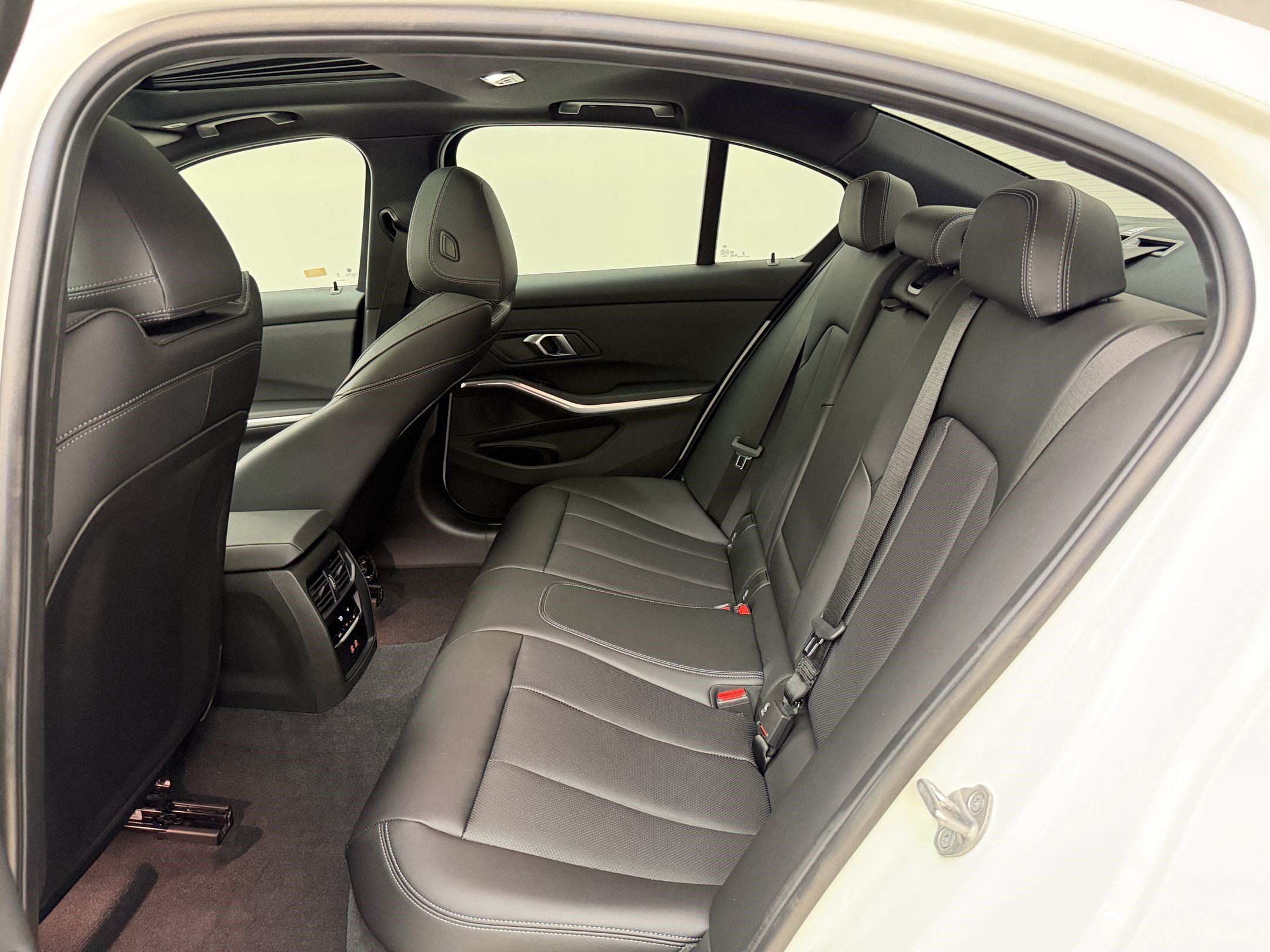 Certified 2024 BMW 330i Sedan w/ Convenience Package RWD image 23
