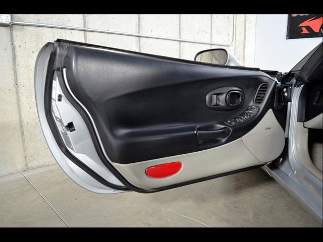 Used 1997 Chevrolet Corvette Coupe w/ Memory Pkg RWD image 9