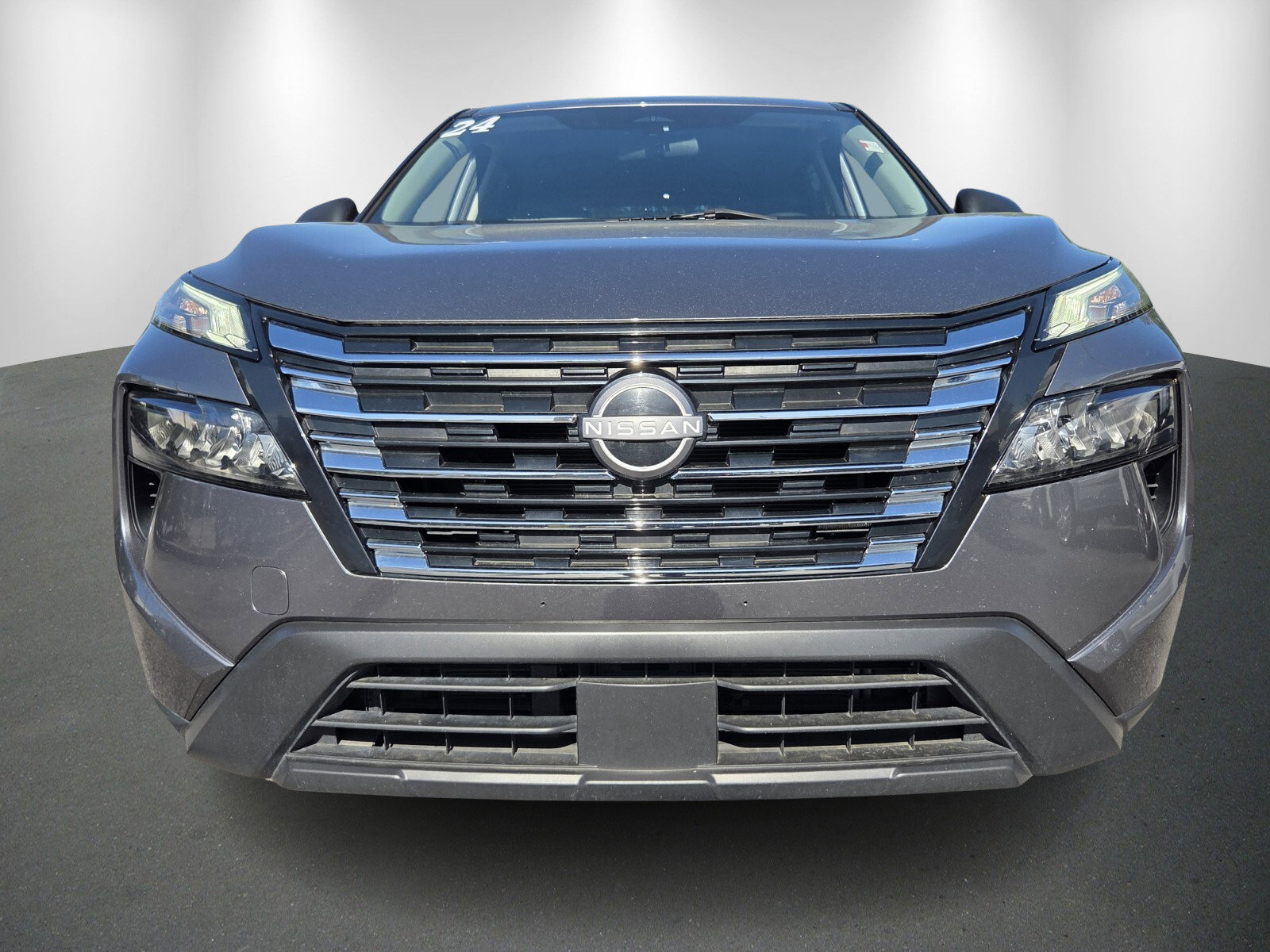 Used 2024 Nissan Rogue S image 2