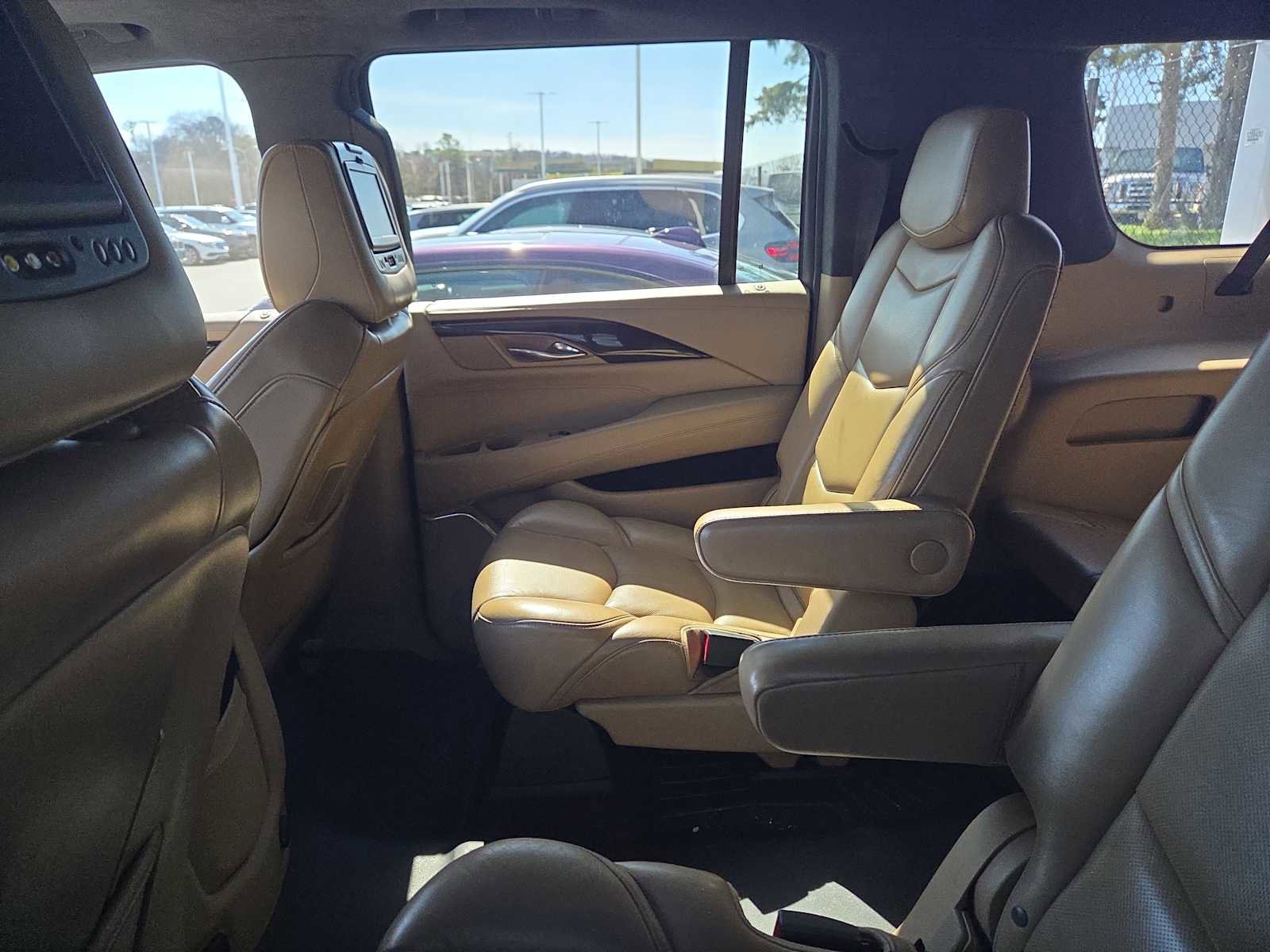 Used 2019 Cadillac Escalade ESV Platinum image 11