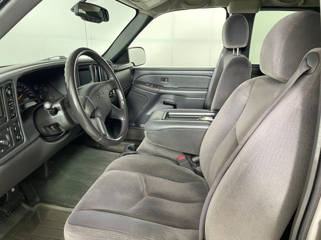 Used 2004 GMC Sierra 1500 SLE w/ Light Duty Power Package AWD/4WD image 2
