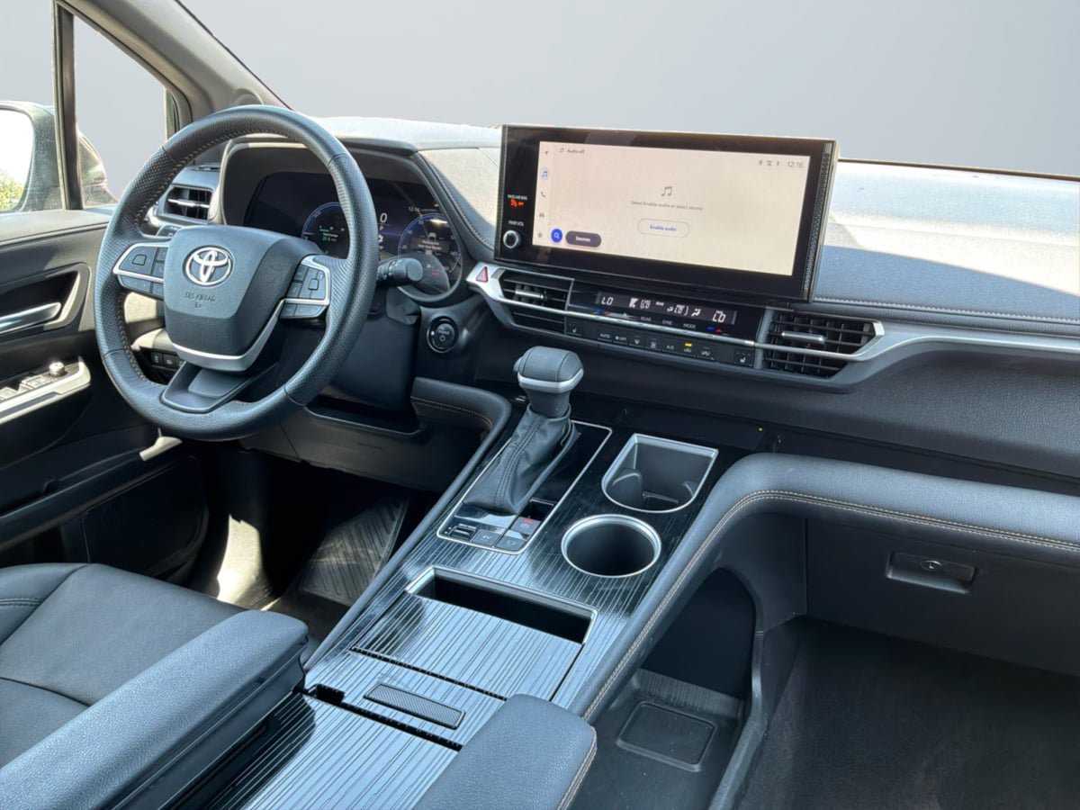 Used 2025 Toyota Sienna XLE Woodland Edition AWD/4WD image 14