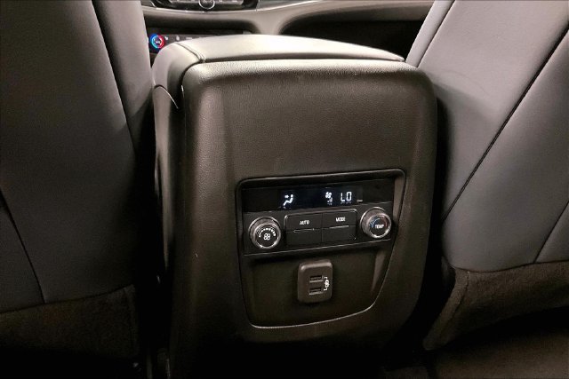 Used 2024 Buick Enclave Essence w/ Sport Touring Edition FWD image 31