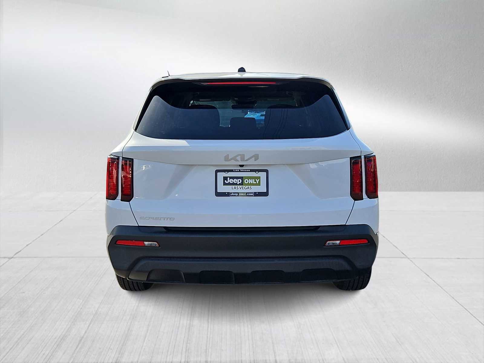 Used 2023 Kia Sorento LX image 7