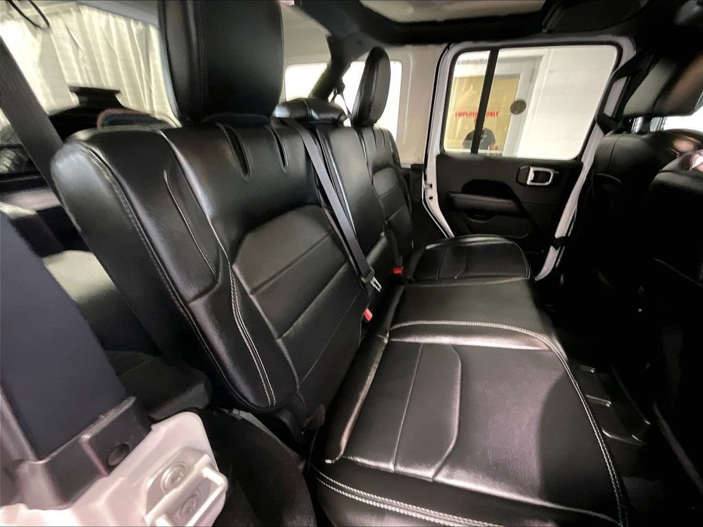 Used 2023 Jeep Wrangler Unlimited Sahara AWD/4WD image 16