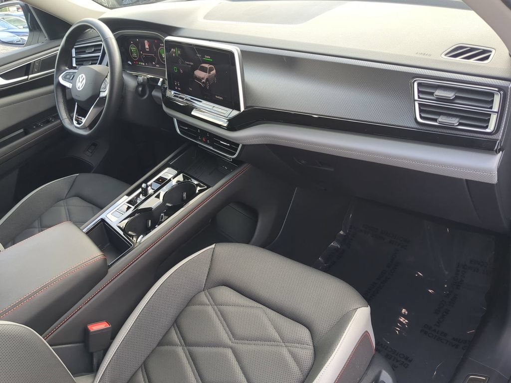 Certified 2025 Volkswagen Atlas Peak Edition SE AWD/4WD image 14