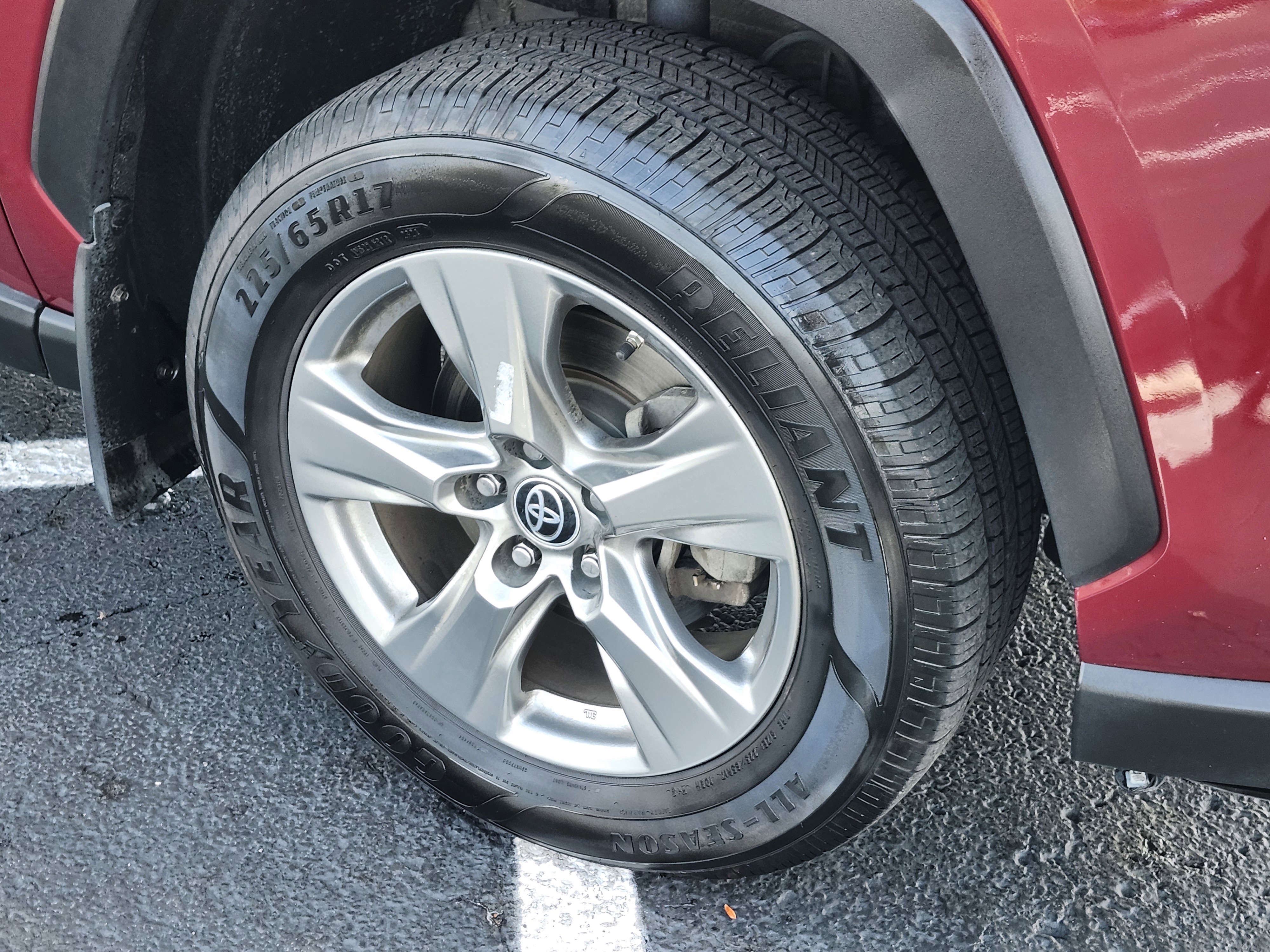 Used 2021 Toyota RAV4 XLE image 32