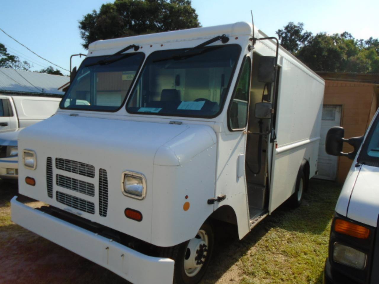 Used 2016 Ford E-350 and Econoline 350 Super Duty w/ A/C Prep Package RWD image 3