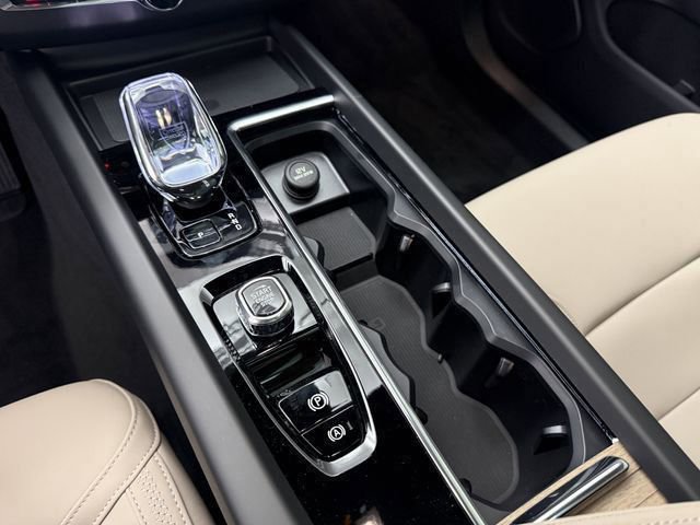New 2026 Volvo XC60 B5 Plus w/ Protection Package Premier image 21