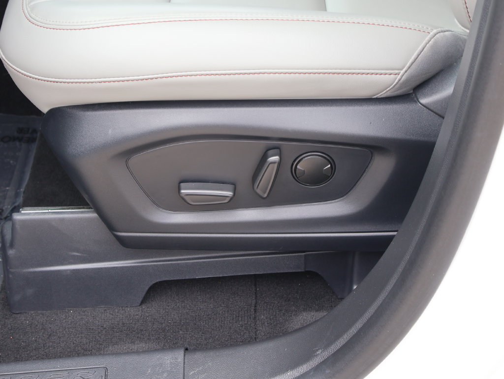 New 2026 Ford Explorer Active AWD/4WD image 25