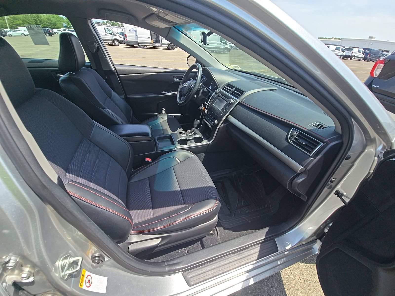 Used 2016 Toyota Camry SE FWD image 13