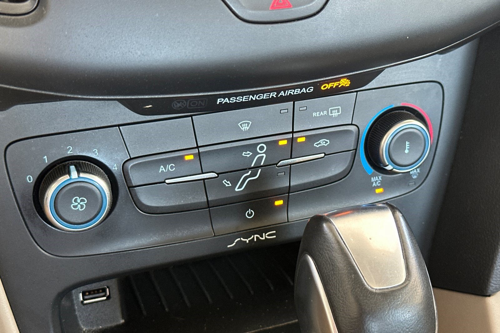 Used 2015 Ford Focus SE w/ SE Sport Package FWD image 24