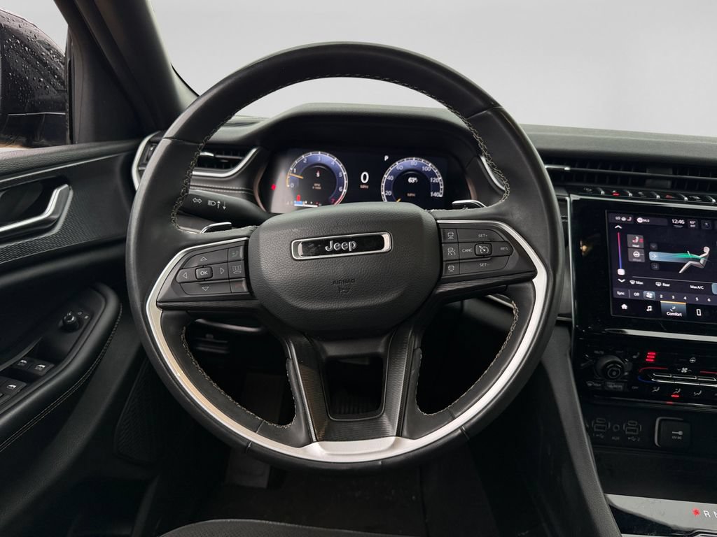 Used 2023 Jeep Grand Cherokee Altitude AWD/4WD image 15