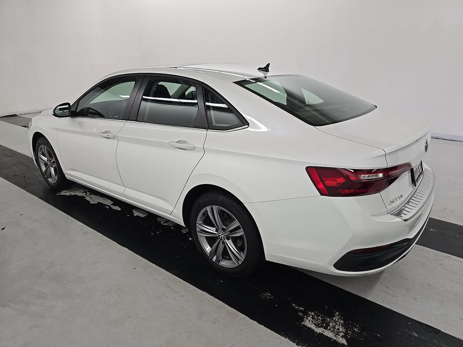 Used 2024 Volkswagen Jetta SE w/ Panoramic Sunroof Package FWD image 46