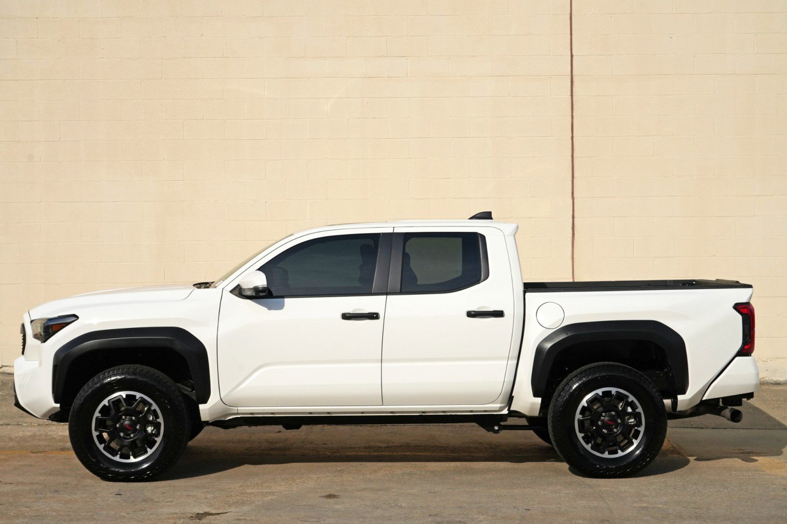 Used 2025 Toyota Tacoma TRD Off-Road w/ TRD Off Road Premium Package AWD/4WD image 50