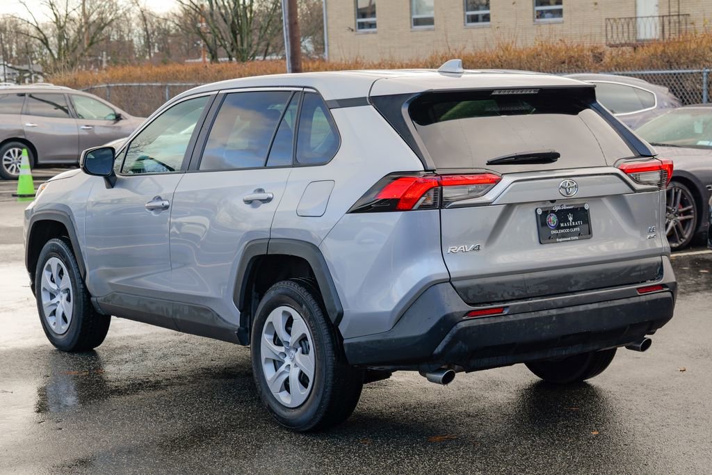 Used 2024 Toyota RAV4 LE AWD/4WD image 5
