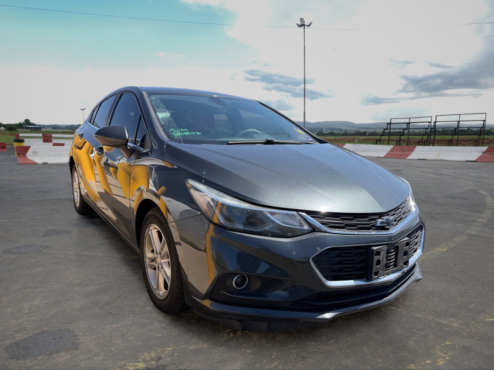 Used 2018 Chevrolet Cruze LT w/ Convenience Package FWD image 2