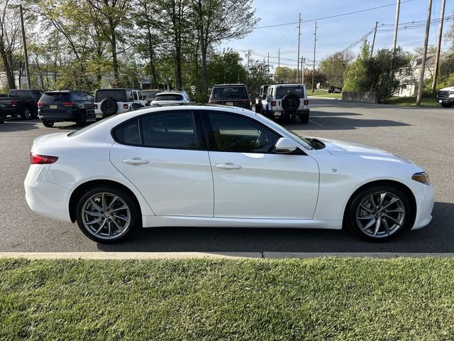 Used 2023 Alfa Romeo Giulia Ti AWD/4WD image 9