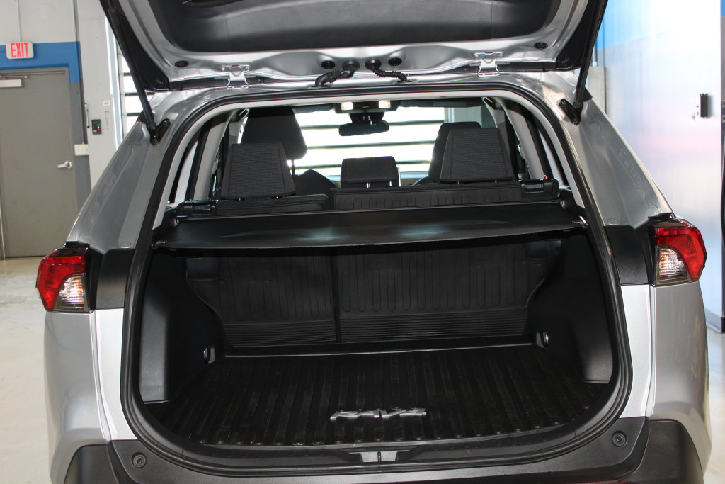 Used 2025 Toyota RAV4 LE AWD/4WD image 24