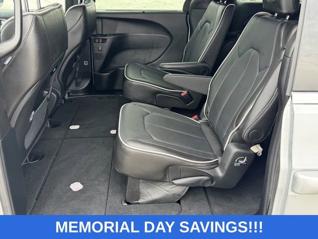 Used 2026 Chrysler Pacifica Limited FWD image 17