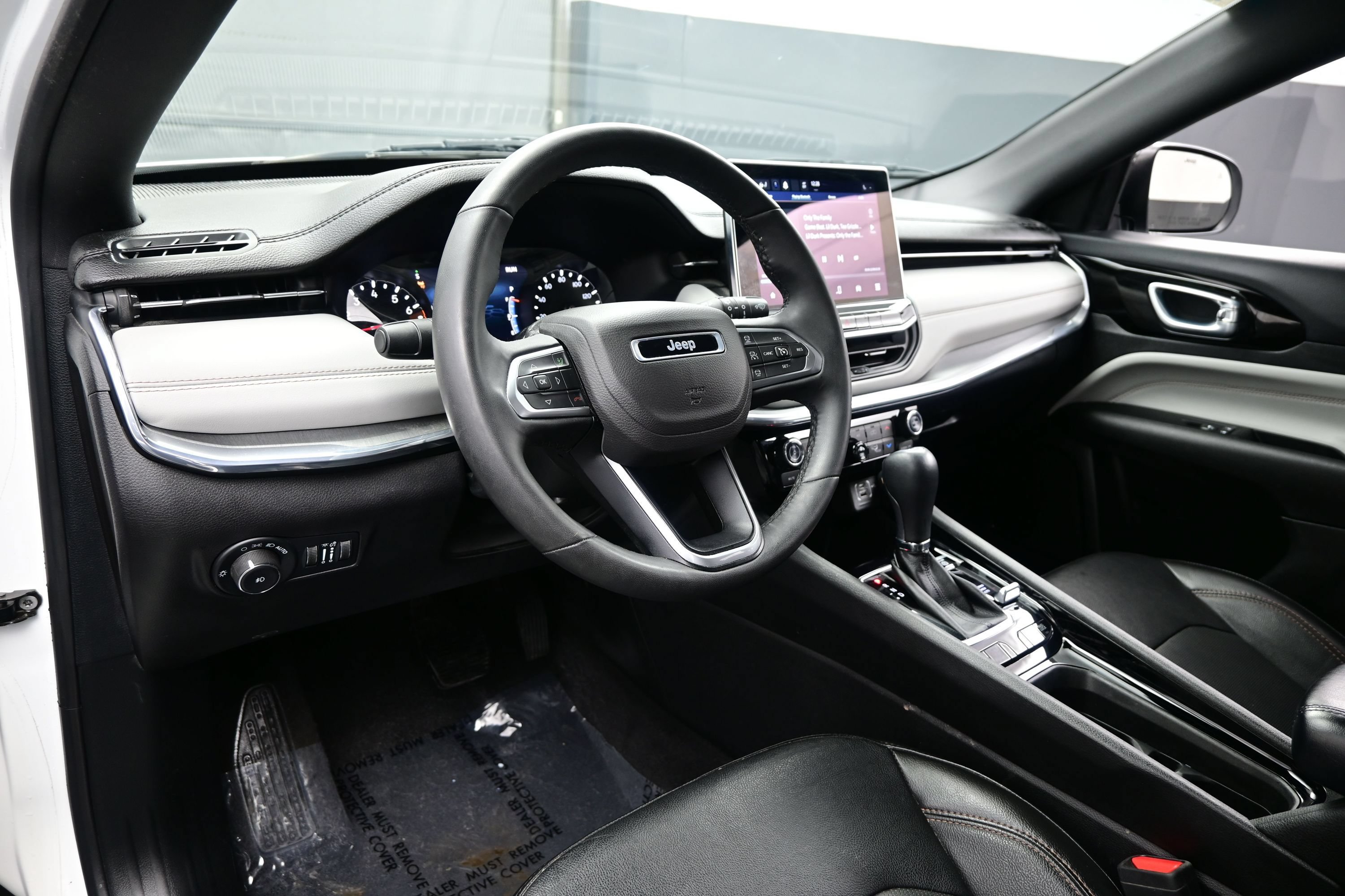 Used 2023 Jeep Compass Limited AWD/4WD image 15