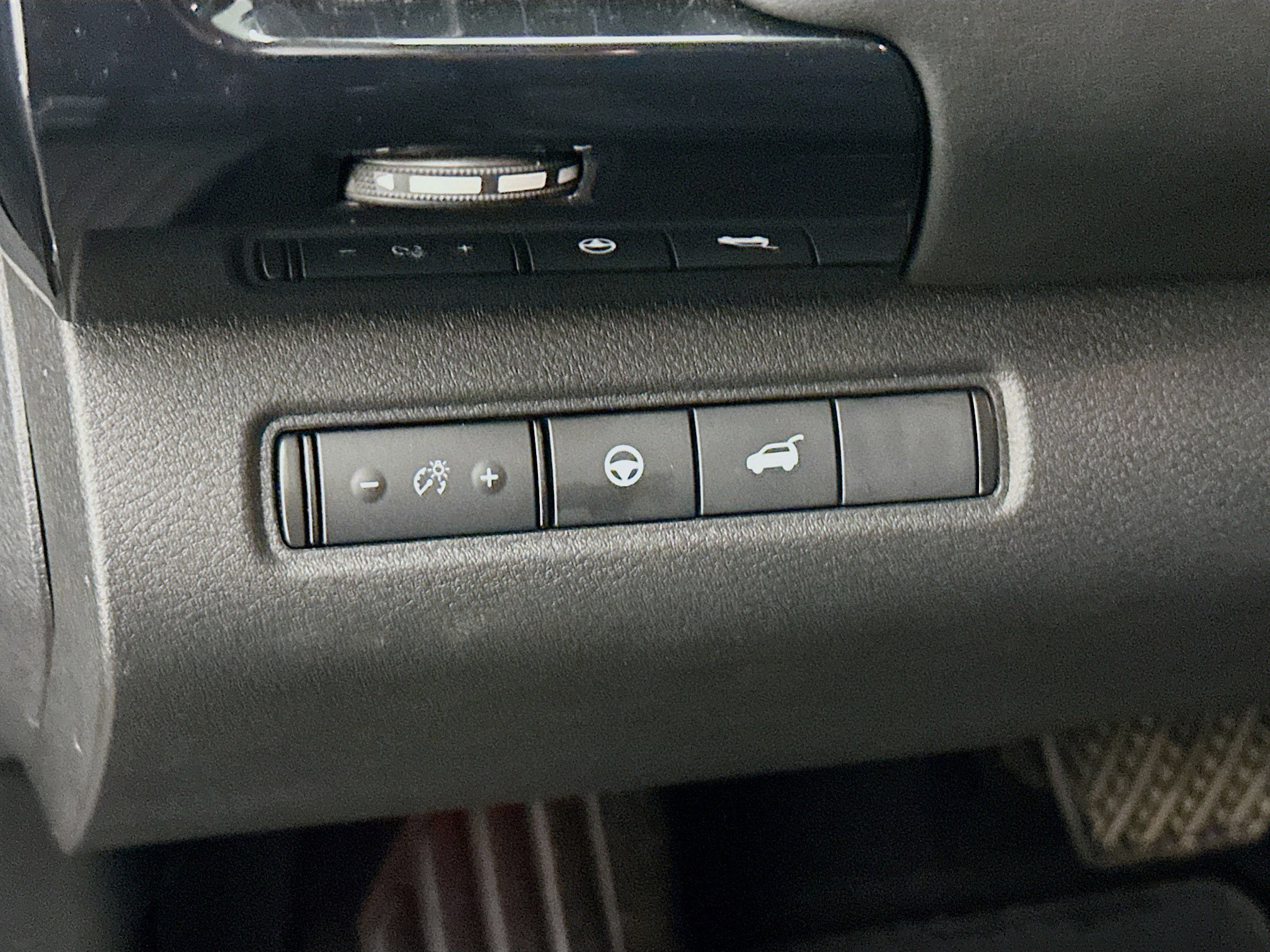 Used 2025 Nissan Pathfinder SV image 17