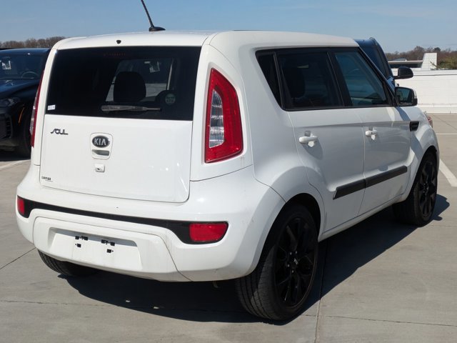 Used 2013 Kia Soul ! w/ Premium Pkg image 4