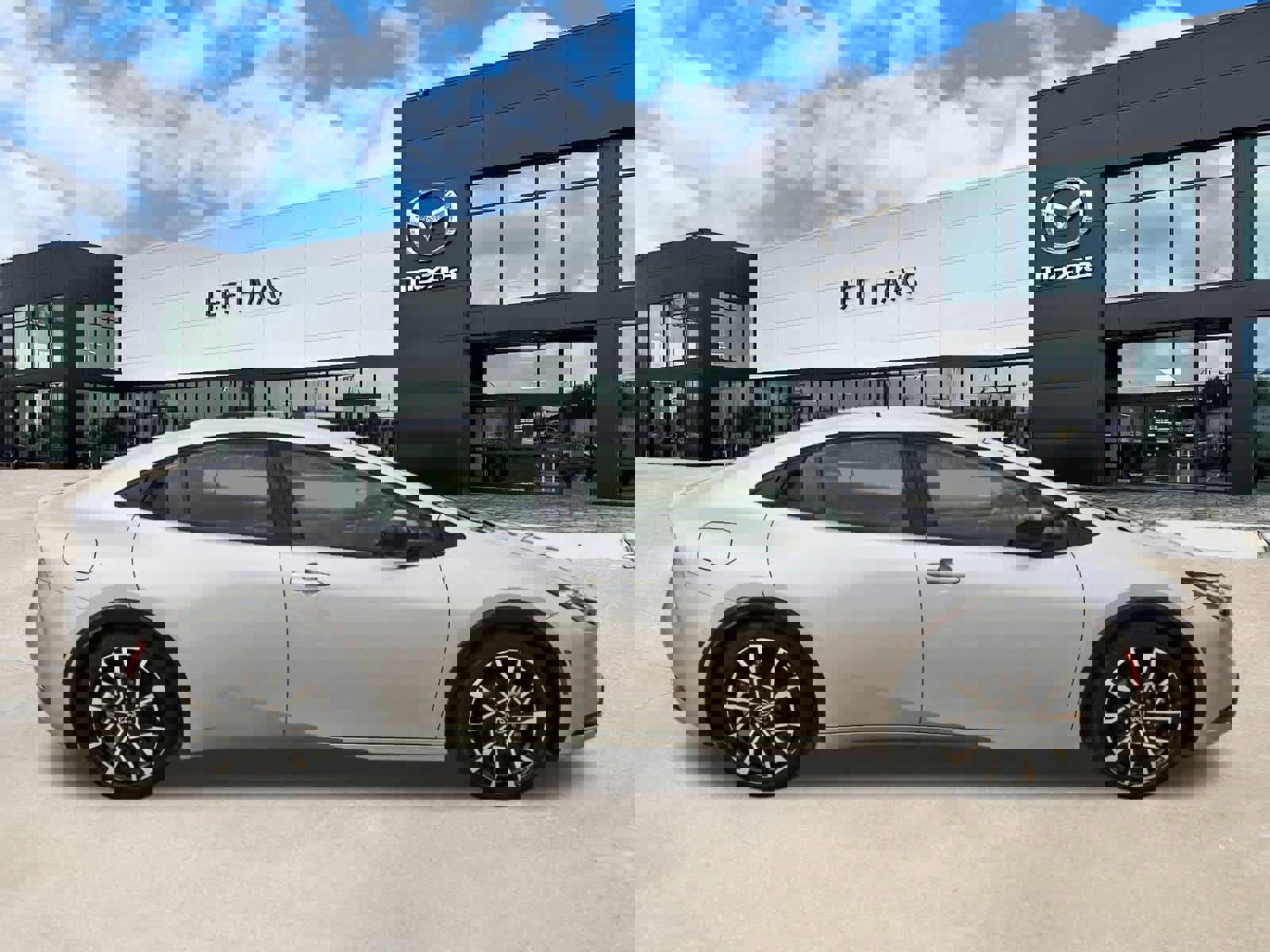 Used 2025 Toyota Prius XSE image 5