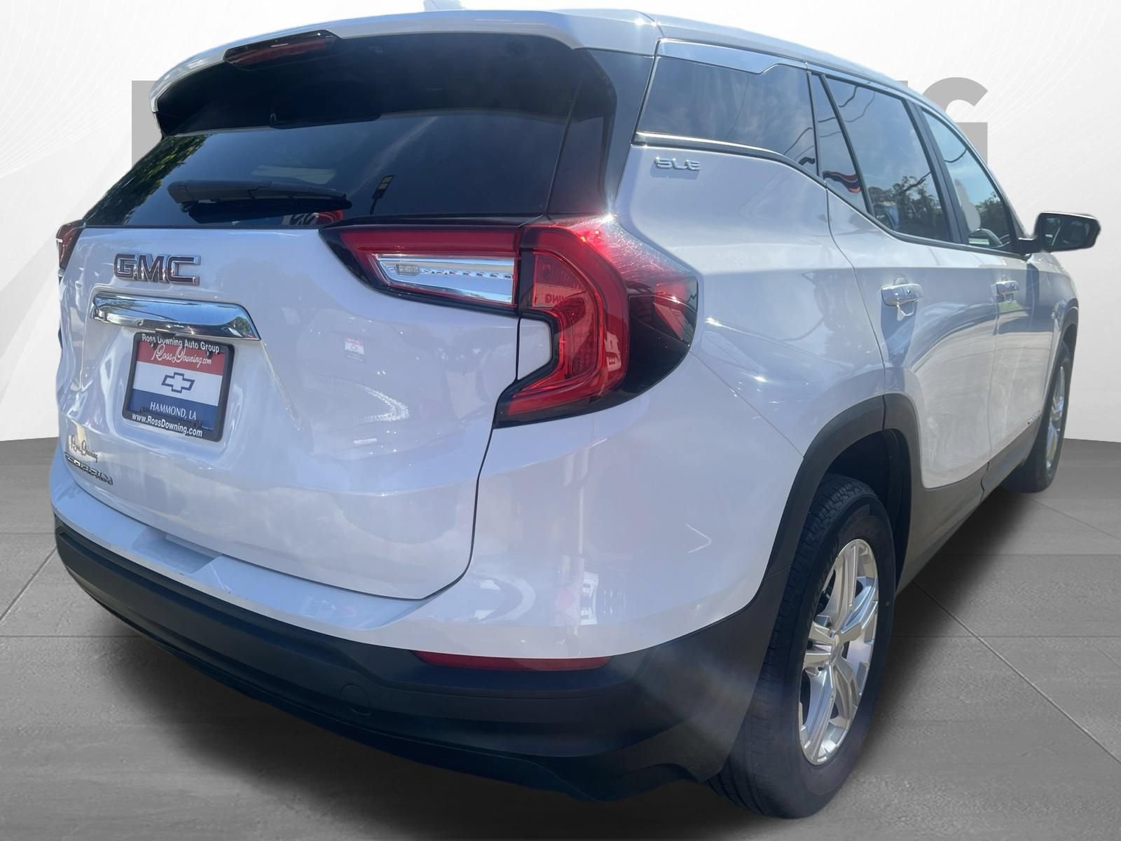 Used 2024 GMC Terrain SLE FWD image 4