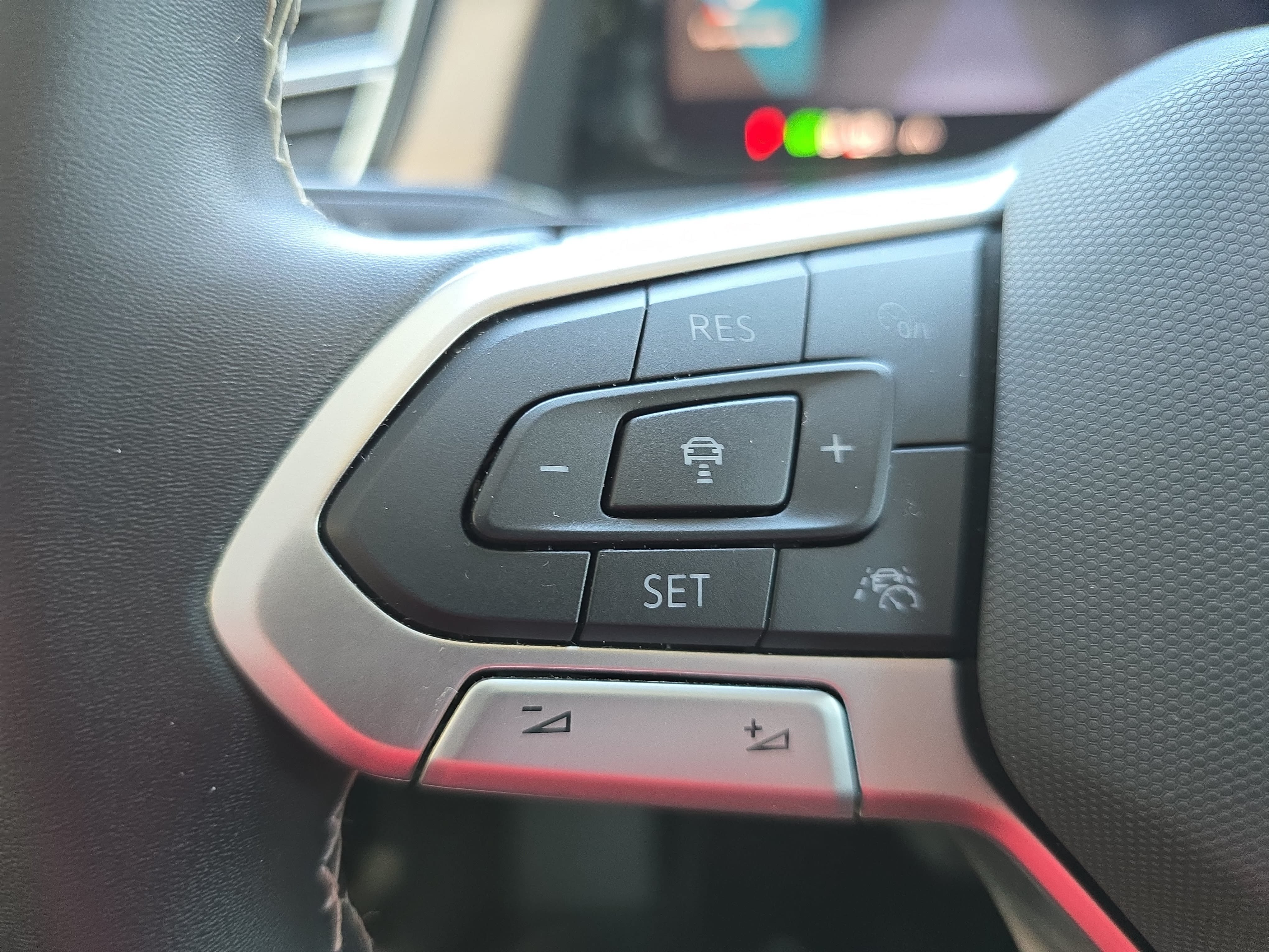 Used 2024 Volkswagen Atlas SE AWD/4WD image 18