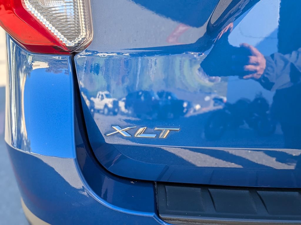 Used 2022 Ford Explorer XLT w/ Equipment Group 202A image 5