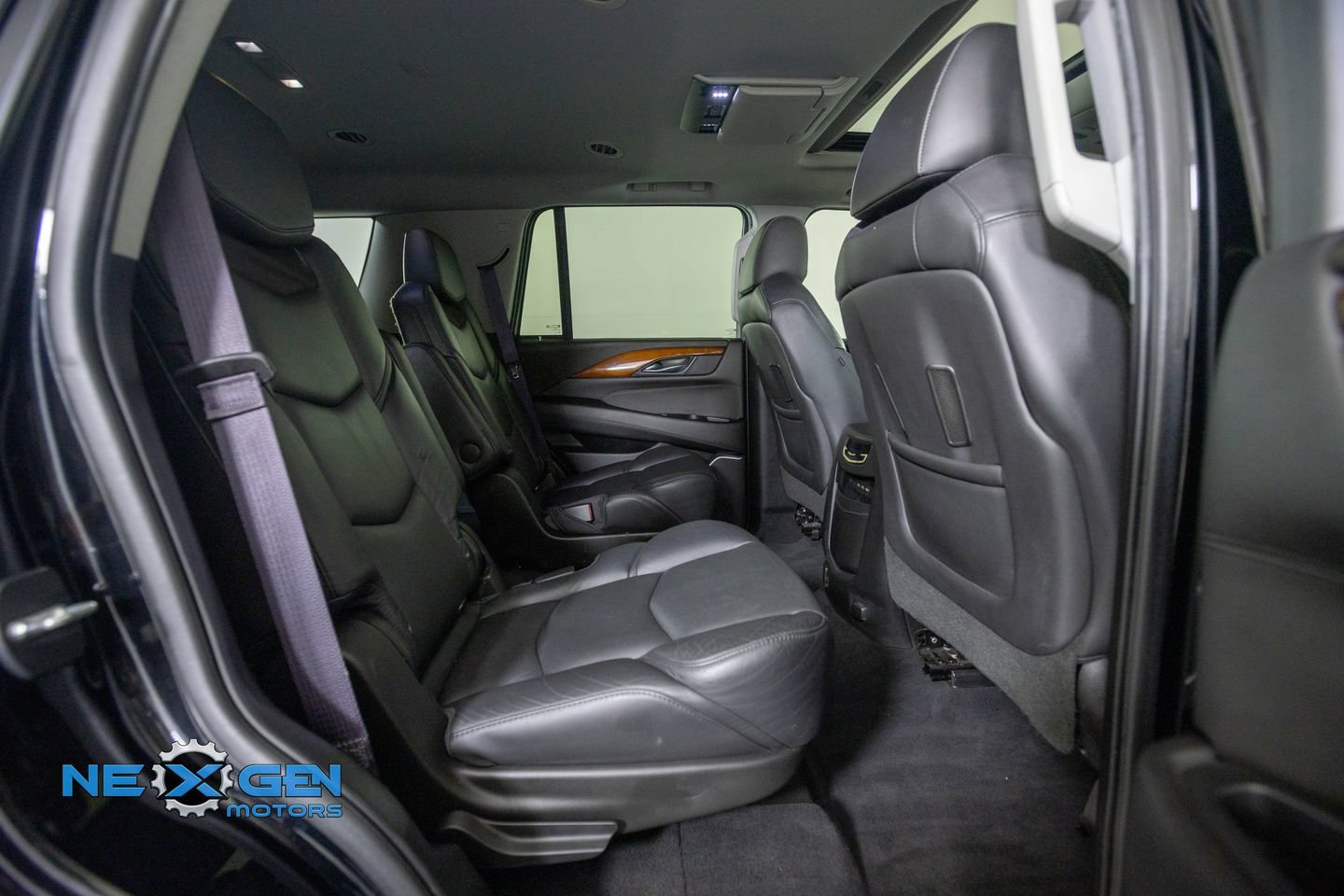 Used 2017 Cadillac Escalade Luxury AWD/4WD image 39